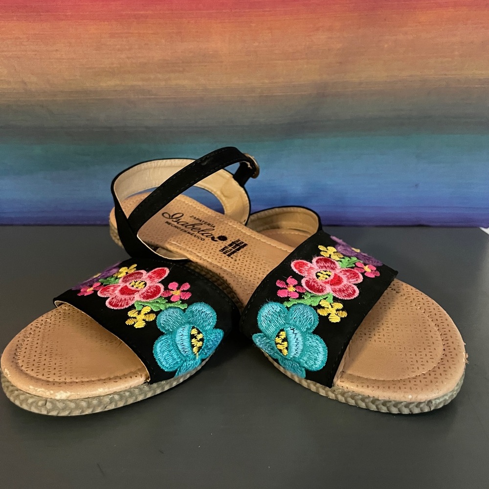 Zapateria Isabela Floral Embroidered Huarache Sandals Black Sz 6